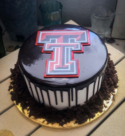 custom groom's cakes, wedding cake bakery mckinney tx